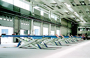 Truck Workshop fit out with multiple scissor lifts installed