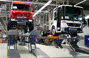 Example of Finkbeiner HDS Semi Scissor Lift in-ground hoists shwoing multiple trucks in full lift position